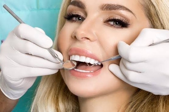 dentist evaluating veneer of patient in tarzana